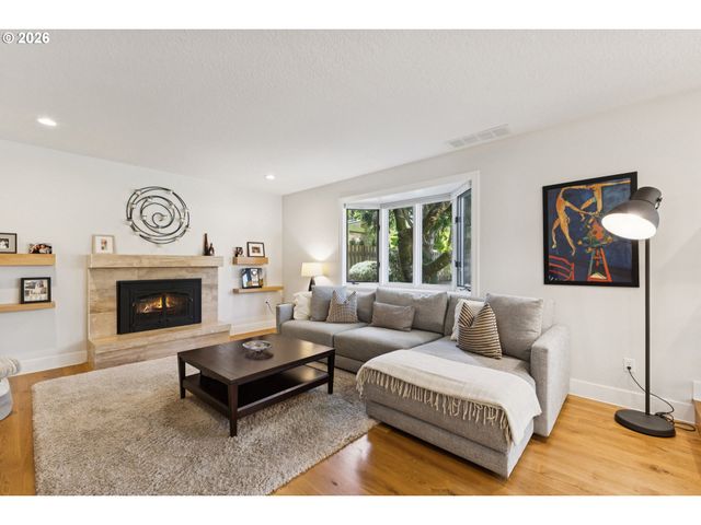 19505 OLSON Ave, Lake Oswego, OR 97034