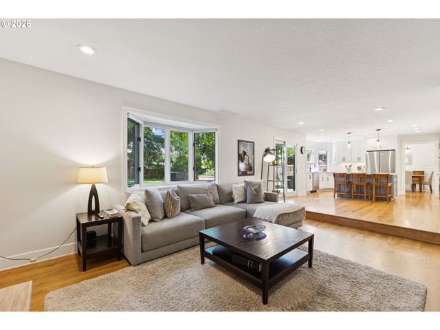 19505 OLSON Ave, Lake Oswego, OR 97034