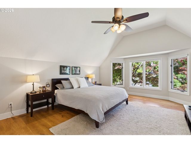19505 OLSON Ave, Lake Oswego, OR 97034