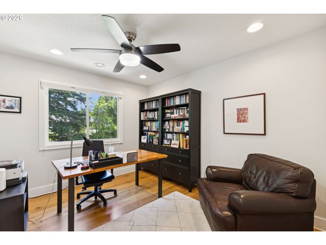 19505 OLSON Ave, Lake Oswego, OR 97034
