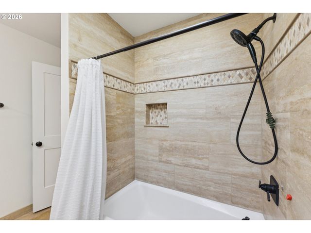 19505 OLSON Ave, Lake Oswego, OR 97034