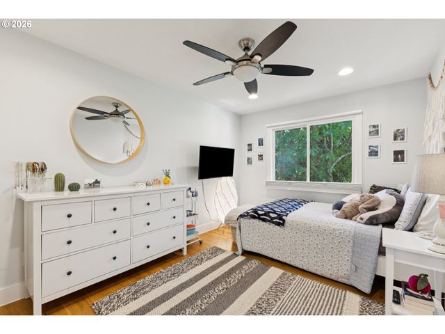 19505 OLSON Ave, Lake Oswego, OR 97034