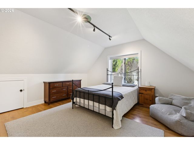 19505 OLSON Ave, Lake Oswego, OR 97034