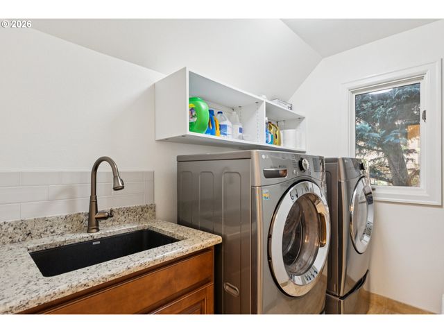 19505 OLSON Ave, Lake Oswego, OR 97034