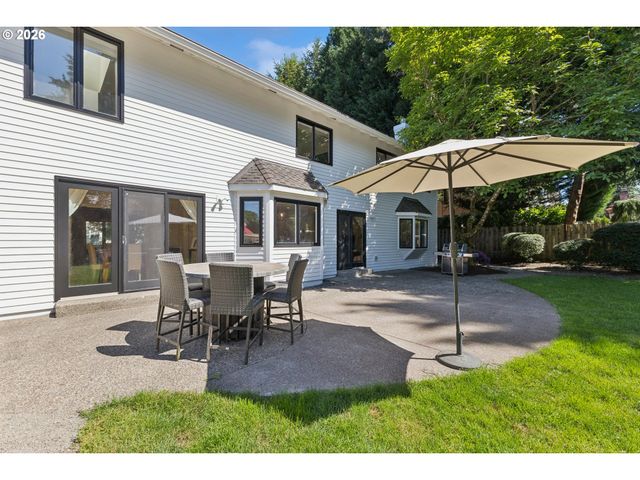 19505 OLSON Ave, Lake Oswego, OR 97034