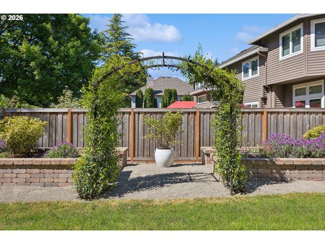 19505 OLSON Ave, Lake Oswego, OR 97034