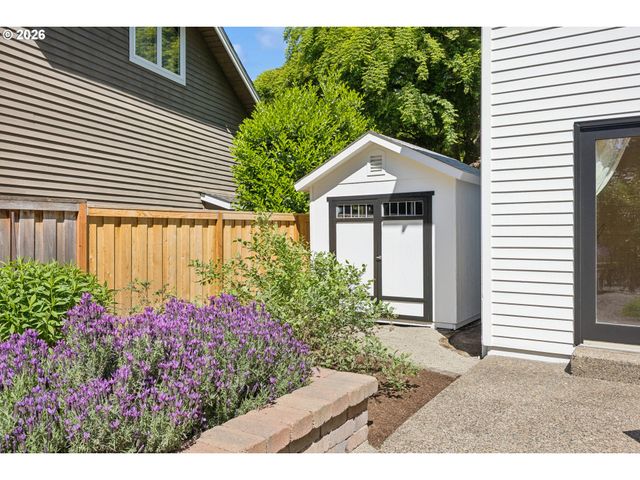 19505 OLSON Ave, Lake Oswego, OR 97034
