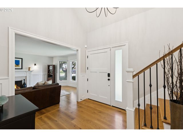 19505 OLSON Ave, Lake Oswego, OR 97034