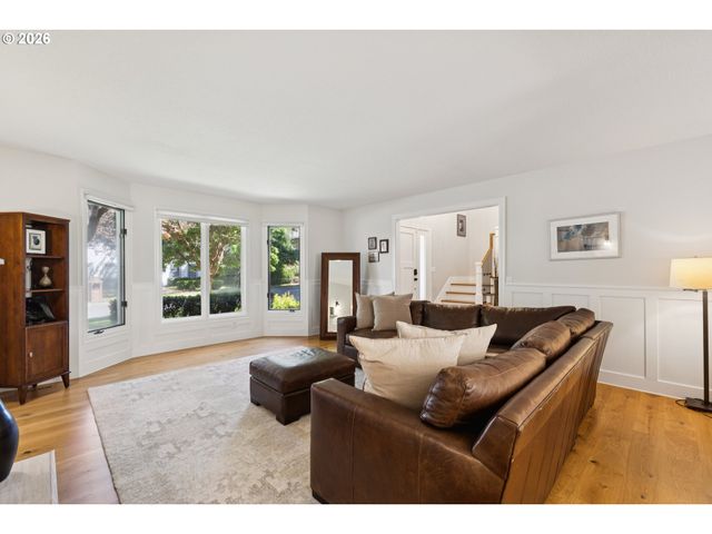 19505 OLSON Ave, Lake Oswego, OR 97034