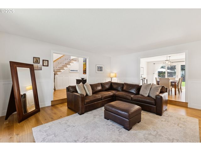 19505 OLSON Ave, Lake Oswego, OR 97034