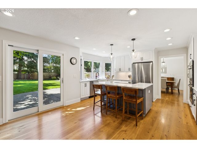 19505 OLSON Ave, Lake Oswego, OR 97034