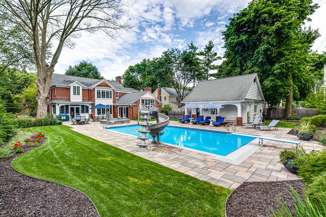 904 Plymouth Avenue SE, Grand Rapids, MI 49506