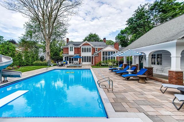 904 Plymouth Avenue SE, Grand Rapids, MI 49506