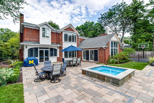 904 Plymouth Avenue SE, Grand Rapids, MI 49506