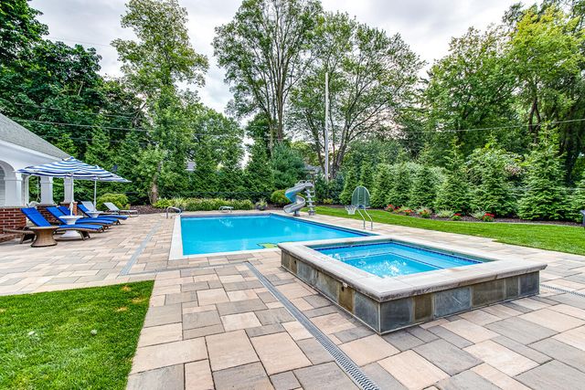 904 Plymouth Avenue SE, Grand Rapids, MI 49506