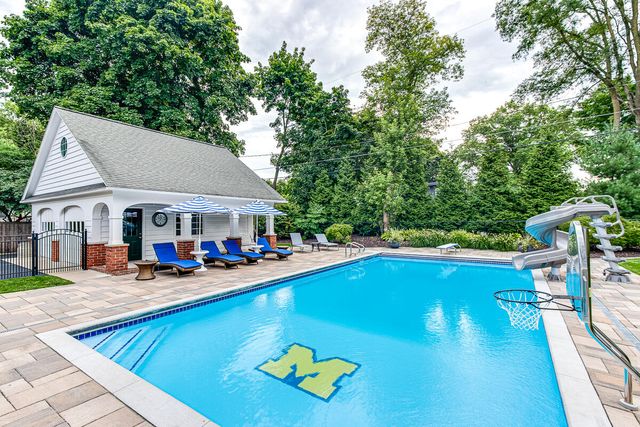 904 Plymouth Avenue SE, Grand Rapids, MI 49506