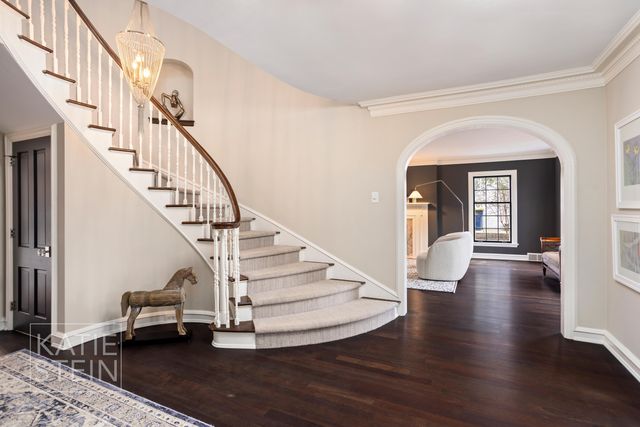 904 Plymouth Avenue SE, Grand Rapids, MI 49506