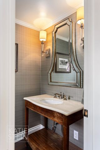 904 Plymouth Avenue SE, Grand Rapids, MI 49506