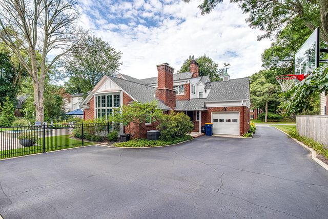 904 Plymouth Avenue SE, Grand Rapids, MI 49506