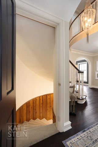 904 Plymouth Avenue SE, Grand Rapids, MI 49506