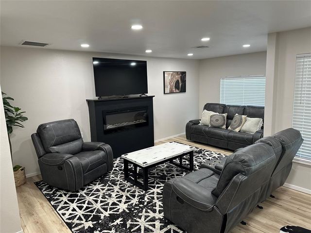 401 Rock Place, Moore, OK 73160