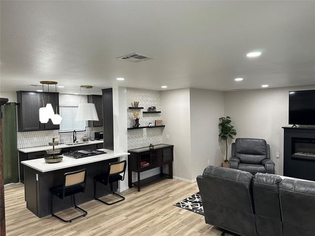 401 Rock Place, Moore, OK 73160