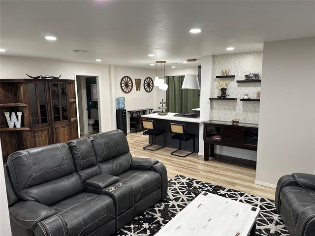 401 Rock Place, Moore, OK 73160