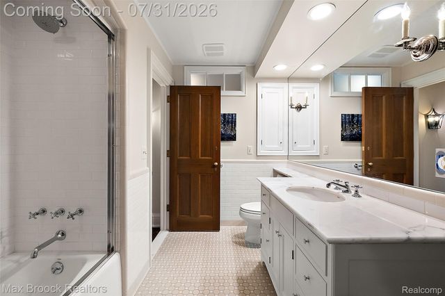 590 Haverhill Road, Bloomfield Hills, MI 48304