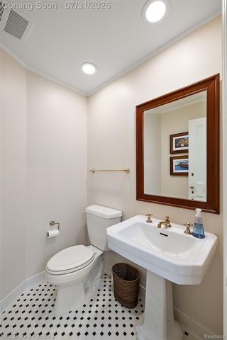 590 Haverhill Road, Bloomfield Hills, MI 48304