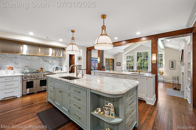 590 Haverhill Road, Bloomfield Hills, MI 48304