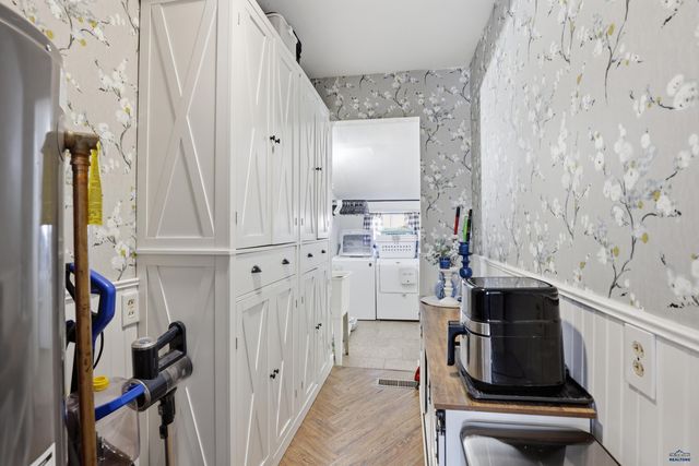 2004 RED DALE DR, Rapid City, SD 57702