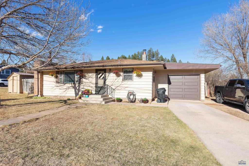 2004 RED DALE DR, Rapid City, SD 57702