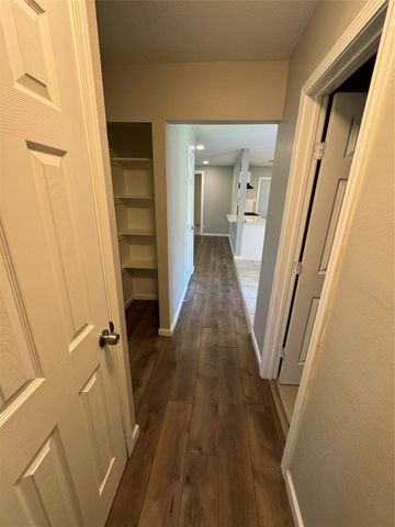 9902 Valley Sun Drive, Houston, TX 77078