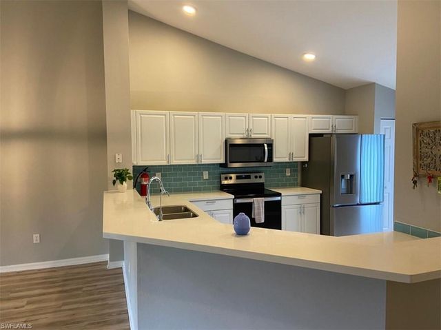 5130 Cobble Creek CT B202, Naples, FL 34110