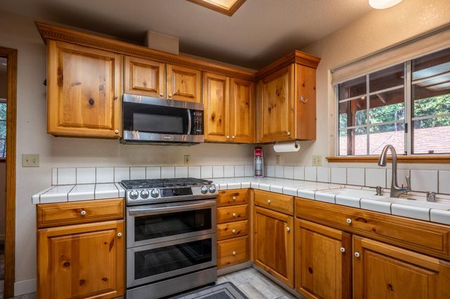 2947 Tahos Dr, Dorrington, CA 95223