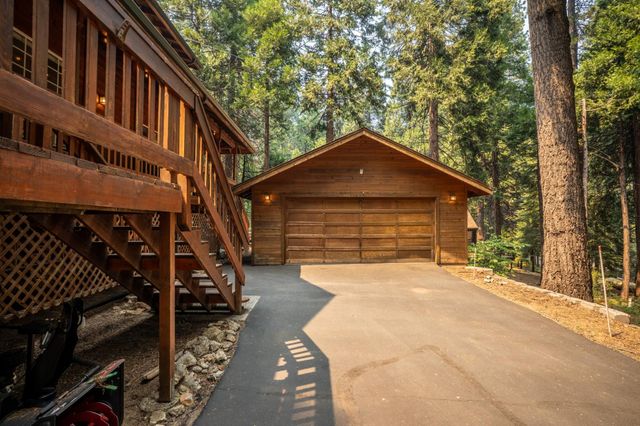 2947 Tahos Dr, Dorrington, CA 95223