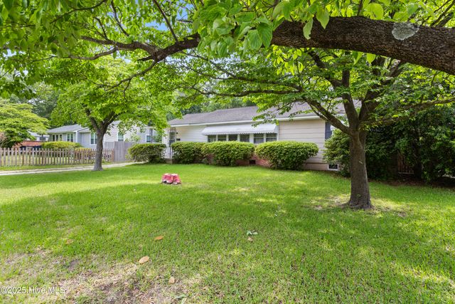 706 Henderson Drive, Jacksonville, NC 28540