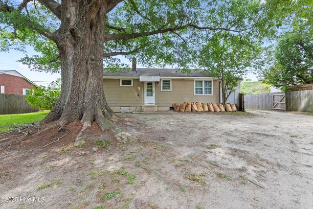 706 Henderson Drive, Jacksonville, NC 28540