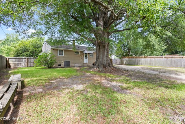 706 Henderson Drive, Jacksonville, NC 28540