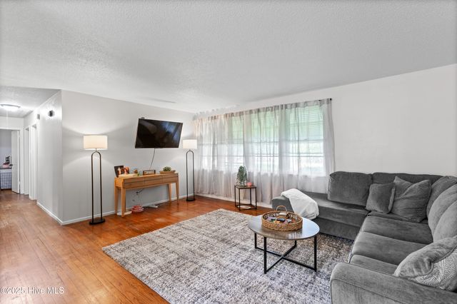 706 Henderson Drive, Jacksonville, NC 28540