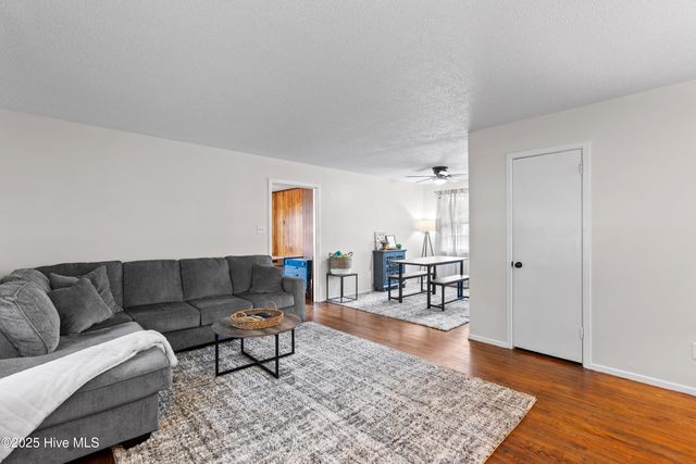 706 Henderson Drive, Jacksonville, NC 28540