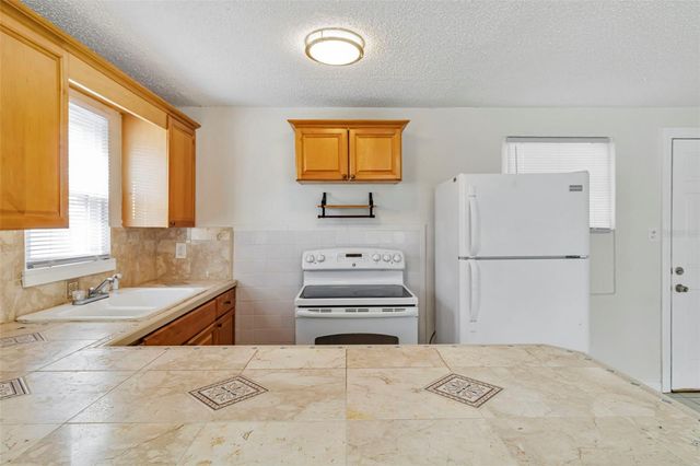 809 ILLINOIS AVENUE, Palm Harbor, FL 34683