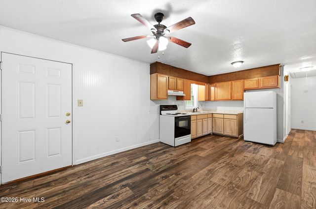 28558 Nc Highway 210, Currie, NC 28435
