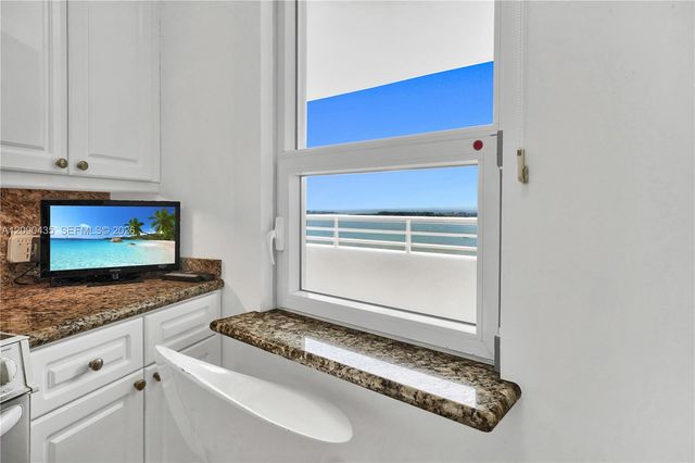 808 Brickell Key Drive 2506, Miami, FL 33131
