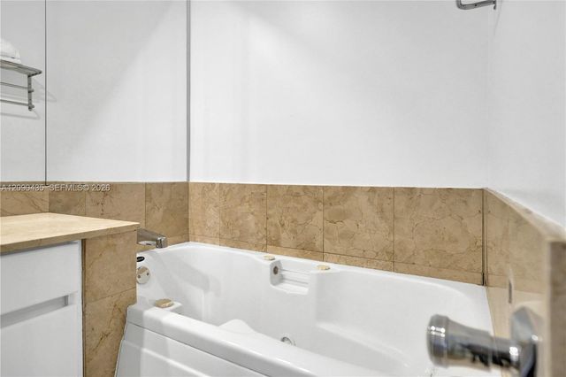 808 Brickell Key Drive 2506, Miami, FL 33131