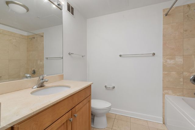 420 E Waterside Drive 1212, Chicago, IL 60601