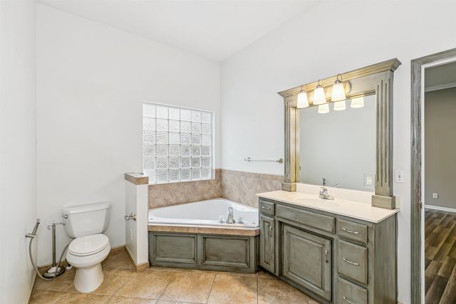 7714 W Quail Run, Wichita, KS 67205