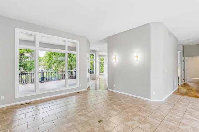 7714 W Quail Run, Wichita, KS 67205