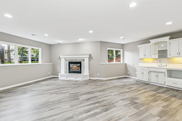 7714 W Quail Run, Wichita, KS 67205