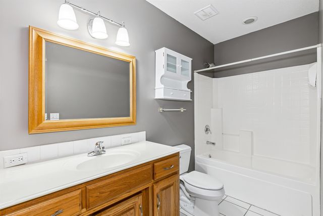 7714 W Quail Run, Wichita, KS 67205